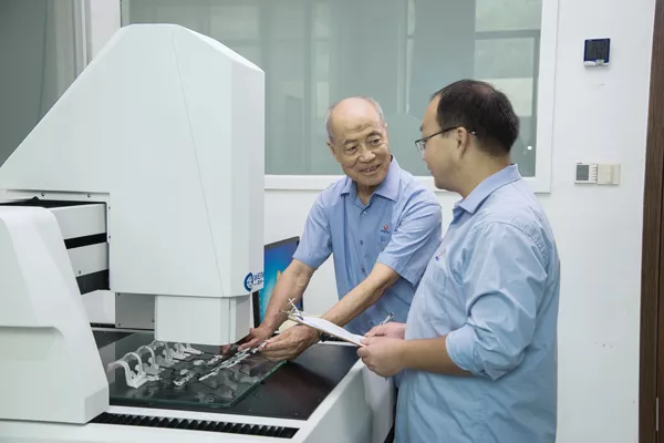 實(shí)驗(yàn)室工作場(chǎng)景